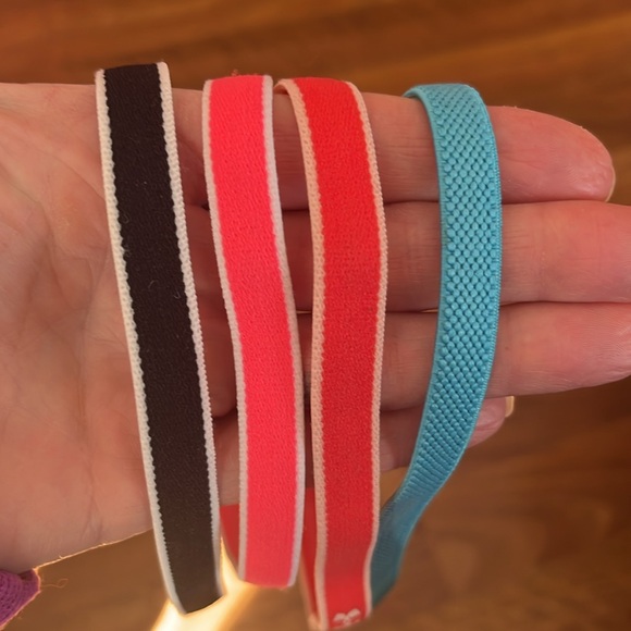 4 like new condition under Armour/Nike athletic headbands - Picture 5 of 6